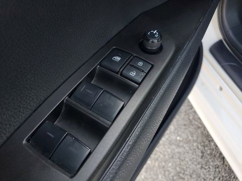 Used 2023 Toyota Camry SE image 18