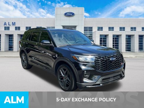 Used 2025 Ford Explorer ST image 4