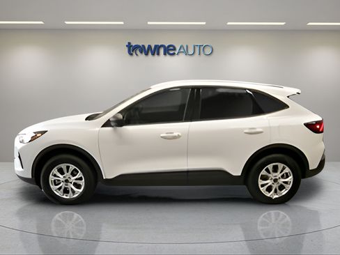 Used 2025 Ford Escape Active w/ Cold Weather Package AWD/4WD image 2