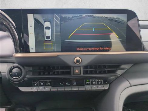 Certified 2025 Toyota Crown Limited image 17