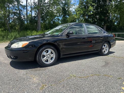 Used 2006 Ford Taurus SE FWD image 3