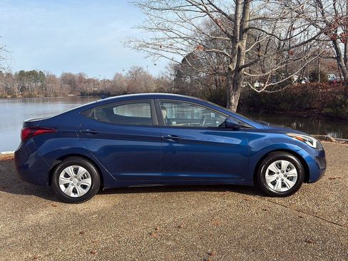 Used 2016 Hyundai Elantra SE image 3