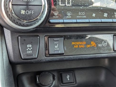 Used 2020 Toyota RAV4 XLE Premium image 28