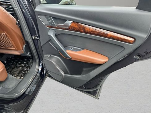 Used 2018 Audi Q5 2.0T Premium Plus w/ Premium Plus Package image 24