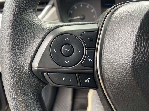 Used 2025 Toyota Corolla Cross L image 31