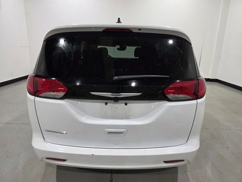 Used 2024 Chrysler Voyager LX image 3
