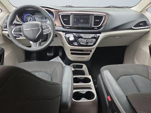 Used 2023 Chrysler Voyager LX FWD image 12