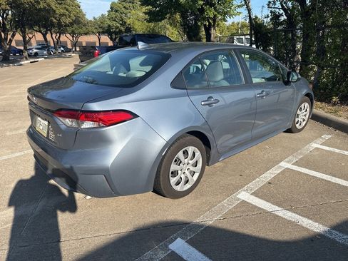 Used 2021 Toyota Corolla LE image 2