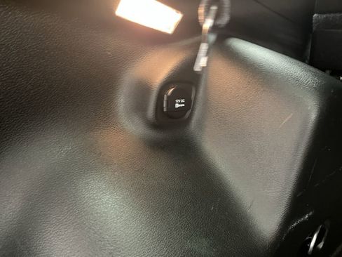 Used 2019 Jeep Cherokee Latitude Plus w/ Cold Weather Group image 29