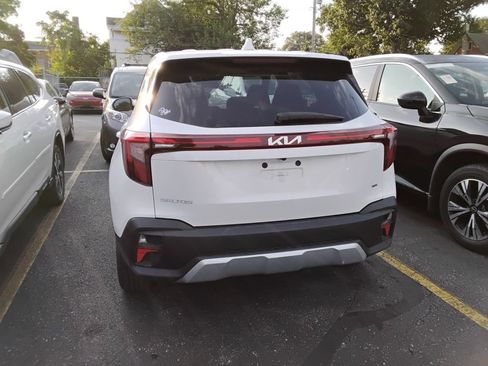Used 2024 Kia Seltos LX AWD/4WD image 11