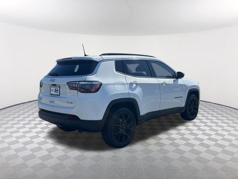 Used 2022 Jeep Compass Latitude AWD/4WD image 5