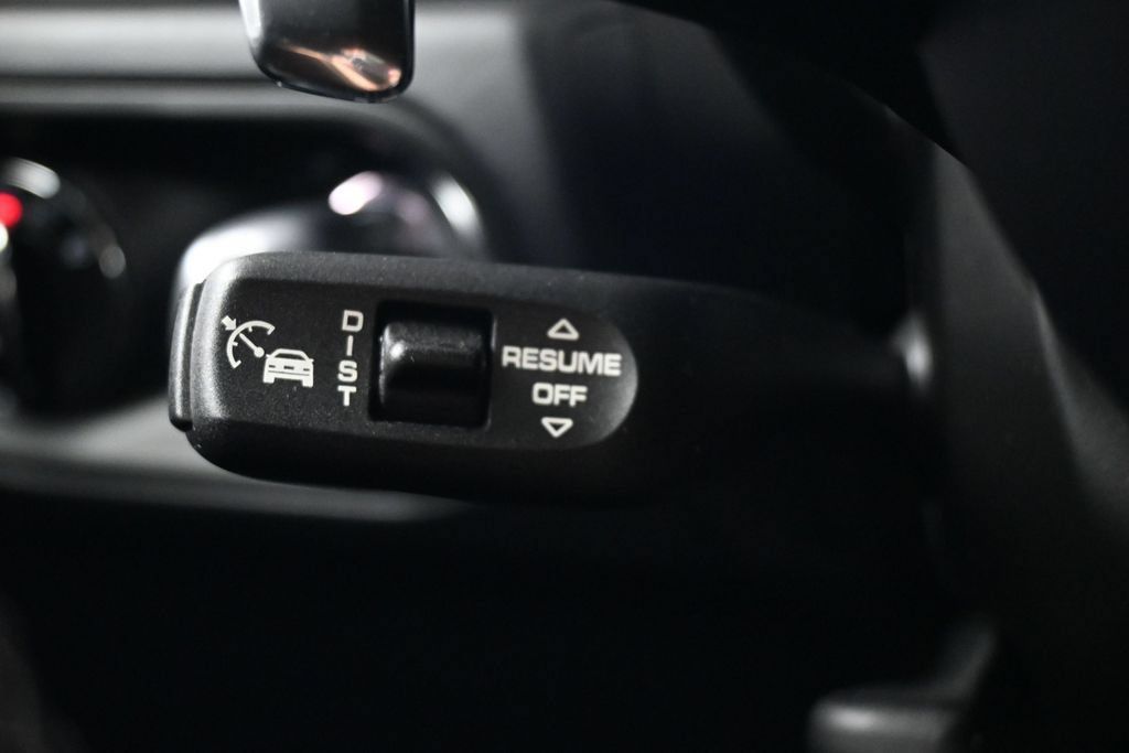 Certified 2024 Porsche Macan AWD/4WD image 22