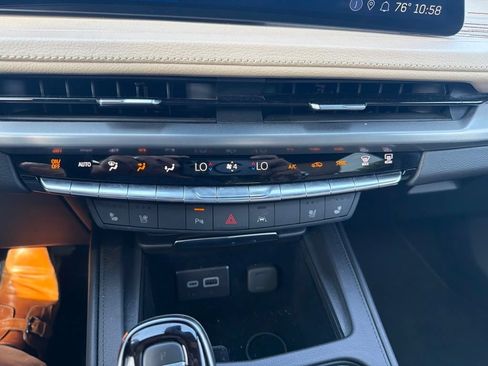 Used 2025 Cadillac XT4 Premium Luxury AWD/4WD image 13