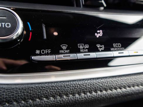 Certified 2025 Toyota Corolla SE w/ Convenience Package image 30