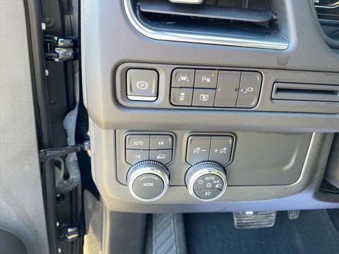 Used 2022 GMC Yukon SLT w/ SLT Premium Package AWD/4WD image 18