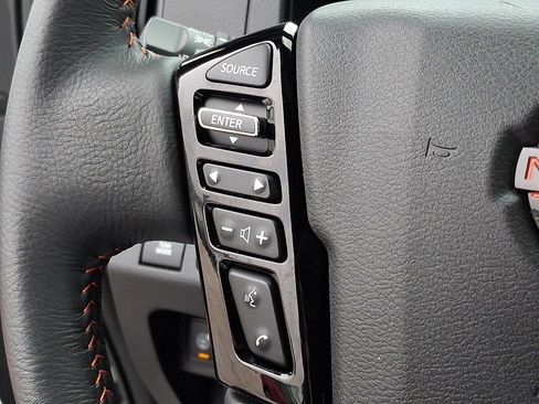 Used 2025 Nissan Frontier PRO-4X image 20