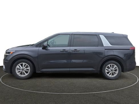 Used 2022 Kia Carnival LX FWD image 2
