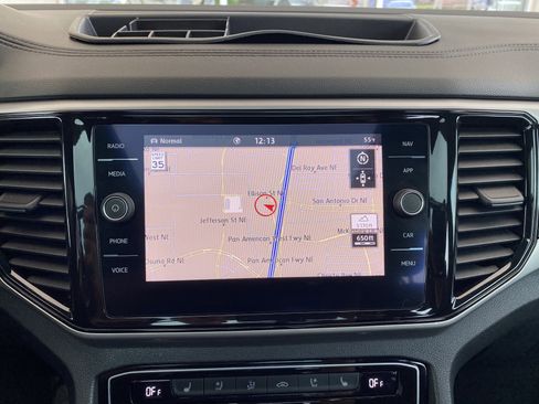 Used 2020 Volkswagen Atlas Cross Sport SEL Premium image 3