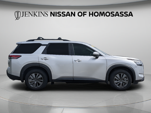 Used 2025 Nissan Pathfinder SV w/ SV Premium Package FWD image 2