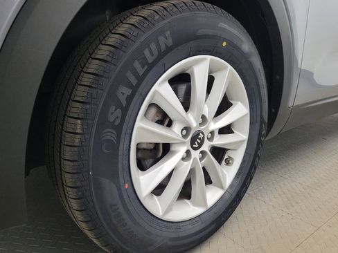 Used 2020 Kia Sorento LX FWD image 31