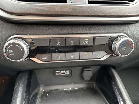 Used 2024 Nissan Altima 2.5 SV FWD image 22