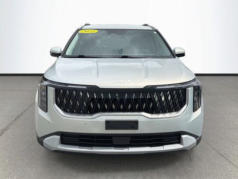 Used 2025 Kia Carnival EX FWD image 10