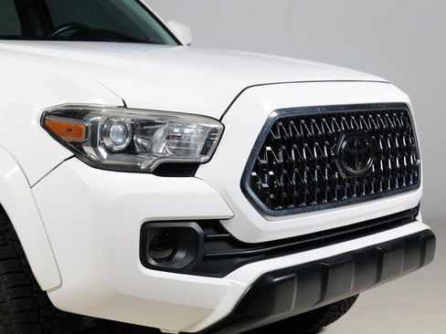 Used 2018 Toyota Tacoma SR5 image 27