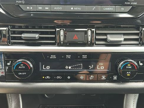 Used 2025 Nissan Pathfinder SV FWD image 25