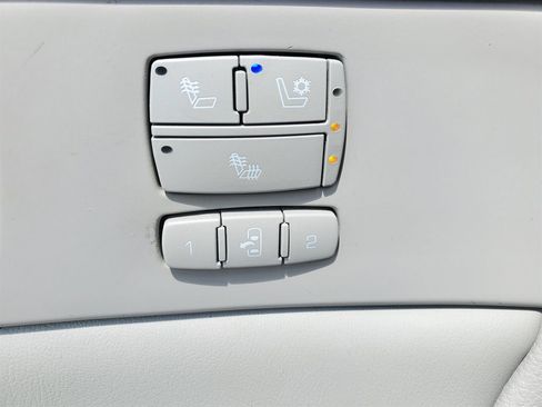 Used 2006 Cadillac DTS w/ Trunk Convenience Package image 15