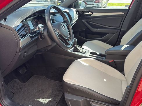 Used 2019 Volkswagen Jetta R-Line w/ R-Line Cold Weather Package FWD image 5