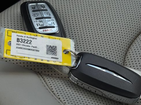 Used 2021 Chrysler Pacifica Limited w/ Premium & Safety Sphere Group AWD/4WD image 42