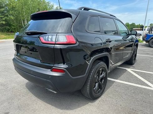 Used 2019 Jeep Cherokee Latitude Plus AWD/4WD image 4