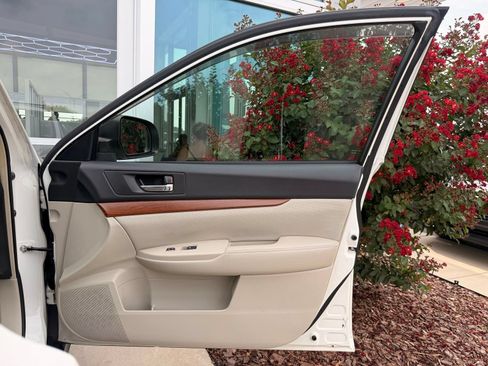 Used 2013 Subaru Outback 2.5i Limited w/ Moonroof Pkg AWD/4WD image 21