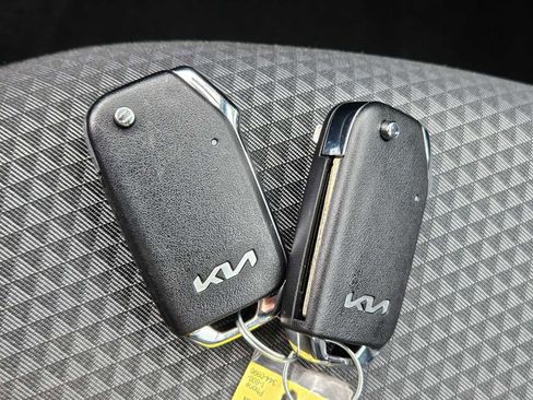 Certified 2025 Kia Soul LX w/ LX Technology Package FWD image 34