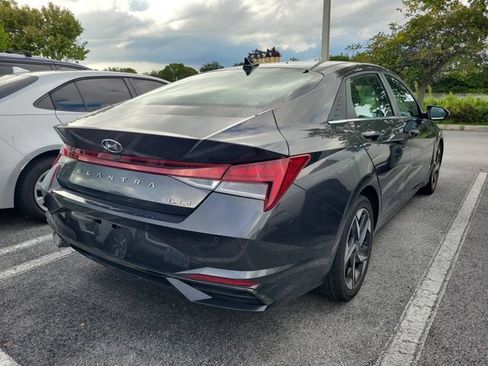 Used 2023 Hyundai Elantra Limited FWD image 3