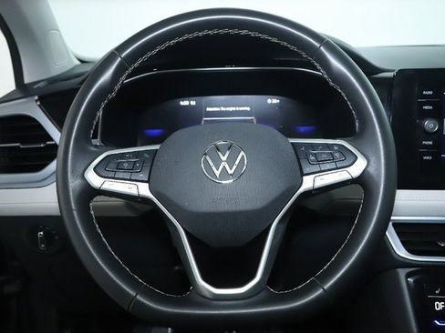 Certified 2025 Volkswagen Taos SE w/ Panoramic Sunroof Package image 22