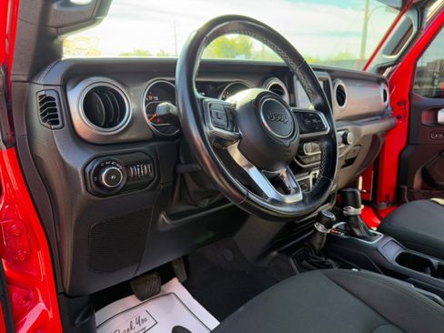 Used 2020 Jeep Wrangler Unlimited Sahara w/ Cold Weather Group AWD/4WD image 11
