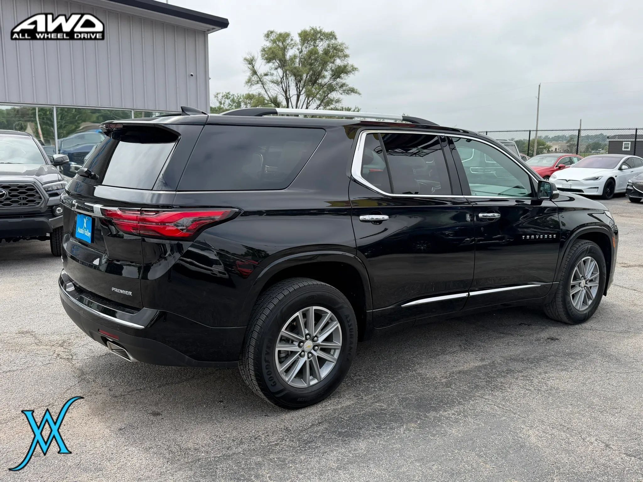 Used 2022 Chevrolet Traverse Premier w/ LPO, Floor Liner Package AWD/4WD image 7