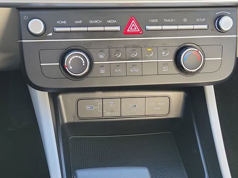 Used 2025 Hyundai Tucson SE image 29