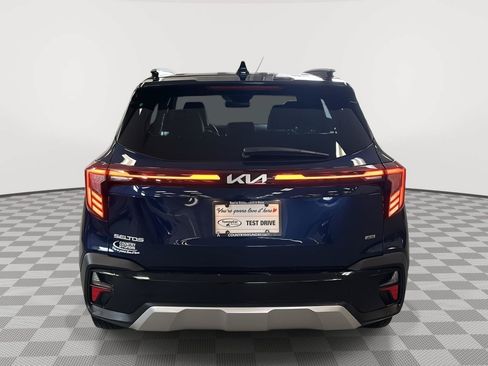 Used 2024 Kia Seltos EX AWD/4WD image 6