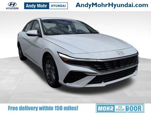 Used 2025 Hyundai Elantra Hybrid FWD image 1