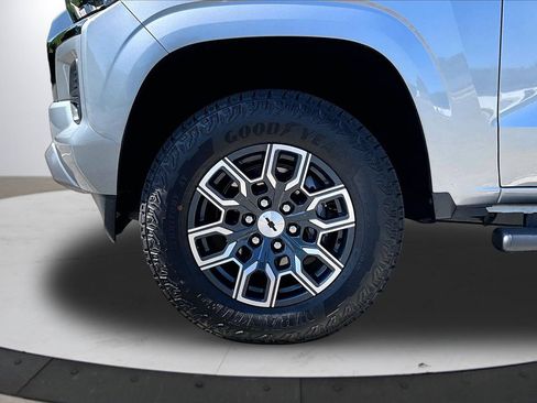 Used 2025 Chevrolet Colorado Z71 AWD/4WD image 32