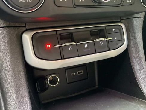 Used 2022 GMC Acadia SLE FWD image 29