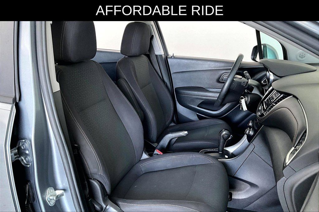 Used 2020 Chevrolet Trax LS w/ Tint and Cruise Package FWD image 9