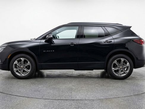 Used 2025 Chevrolet Blazer LT FWD image 5