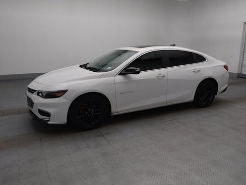 Used 2018 Chevrolet Malibu LT FWD image 2