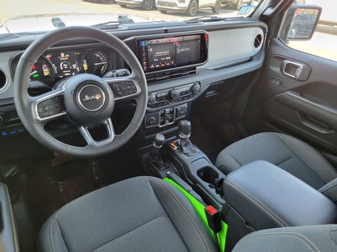 Used 2025 Jeep Wrangler Unlimited Sahara w/ Safety Group image 18