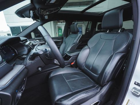 Used 2024 Jeep Grand Cherokee Overland w/ Advanced Protech Group III image 32