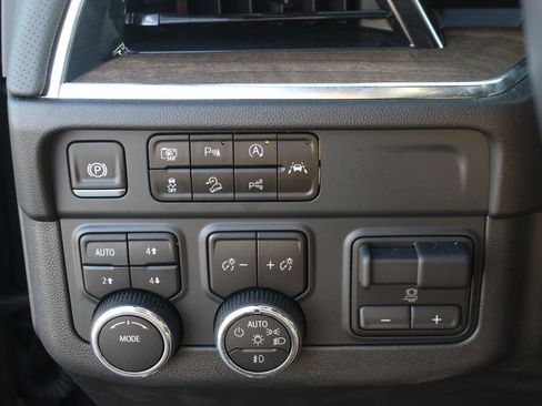 Used 2025 Chevrolet Tahoe High Country w/ Sun And Tow Package AWD/4WD image 32