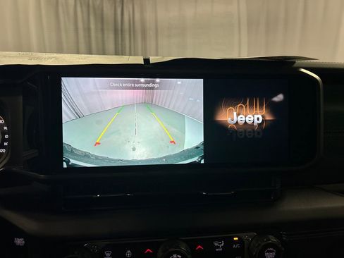 Used 2025 Jeep Wrangler Rubicon w/ Convenience Group AWD/4WD image 18